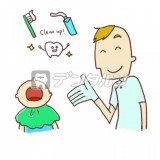 治療中に歯磨きが大事な事を教える男性医師 歯医者　by桜子